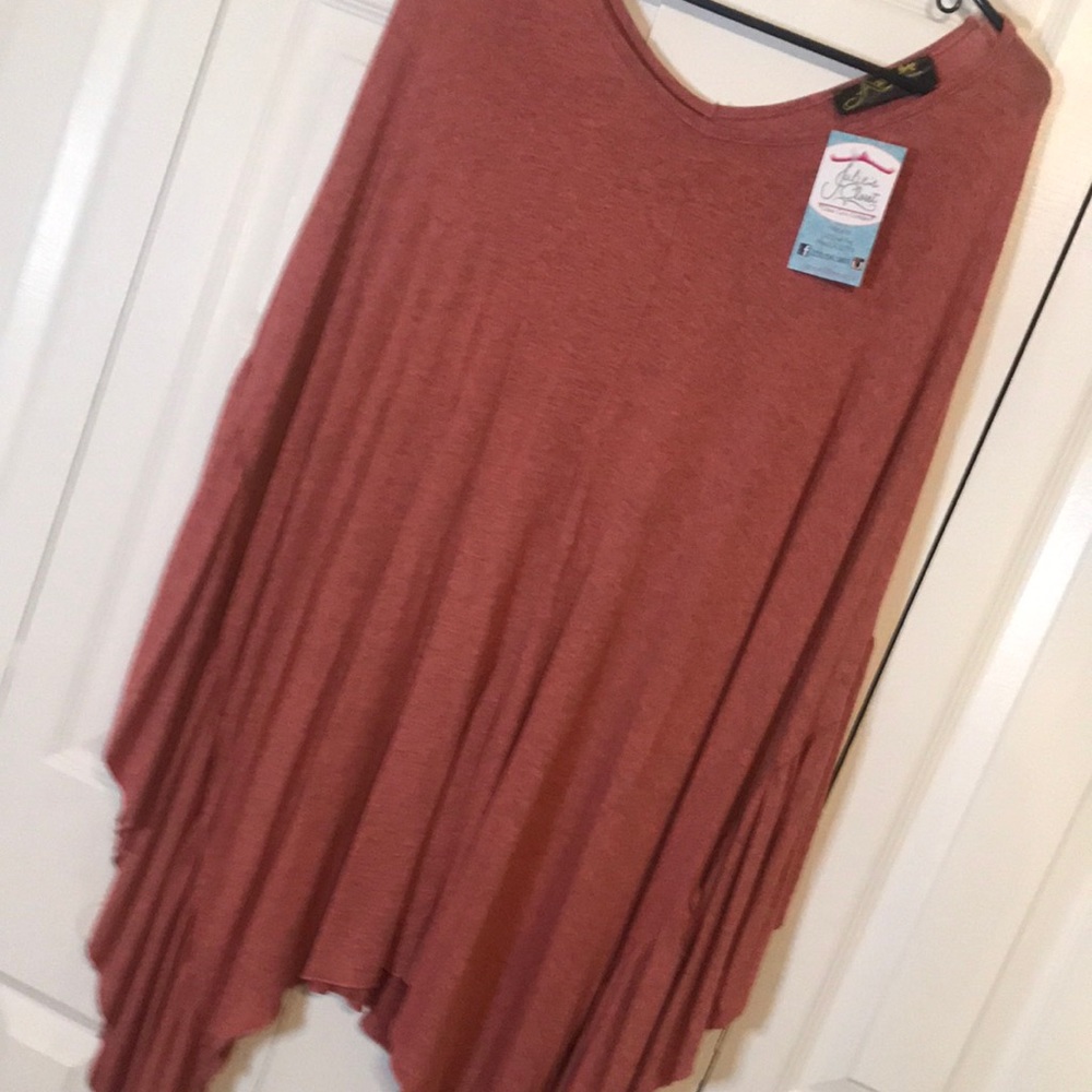Ladies top - Salmon in color